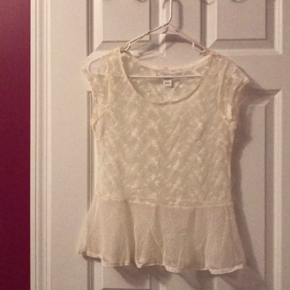 Cream colored mesh embroidery short sleeve shirt